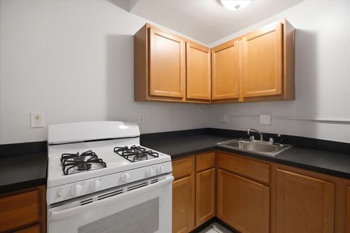 109-3727 Pine Grove Ave, Chicago, IL, 60613-4140 | Card Image