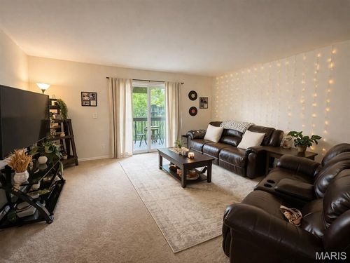 93-93 Lemans Ct, Lake St Louis, MO, 63367-1148 | Card Image