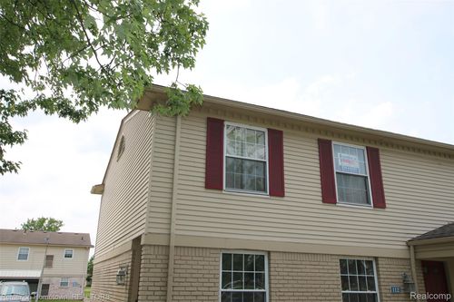 110 Princeton Dr, South Lyon, MI, 48178-1510 | Card Image