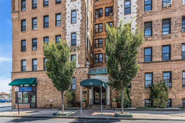 Secured Mid-Rise 4 Blocks to Beach! | Image 17