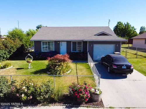 606 N 5th St, Grandview, WA, 98930-1603 | Card Image