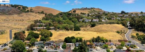 29831 Clearbrook Cir, Hayward, CA, 94544-6858 | Card Image