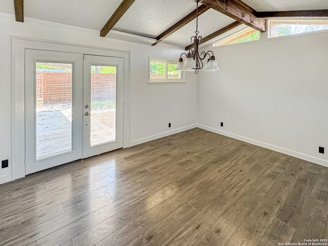5102 Crown Ln, House other with 3 bedrooms, 2 bathrooms and null parking in Kirby TX | Image 12