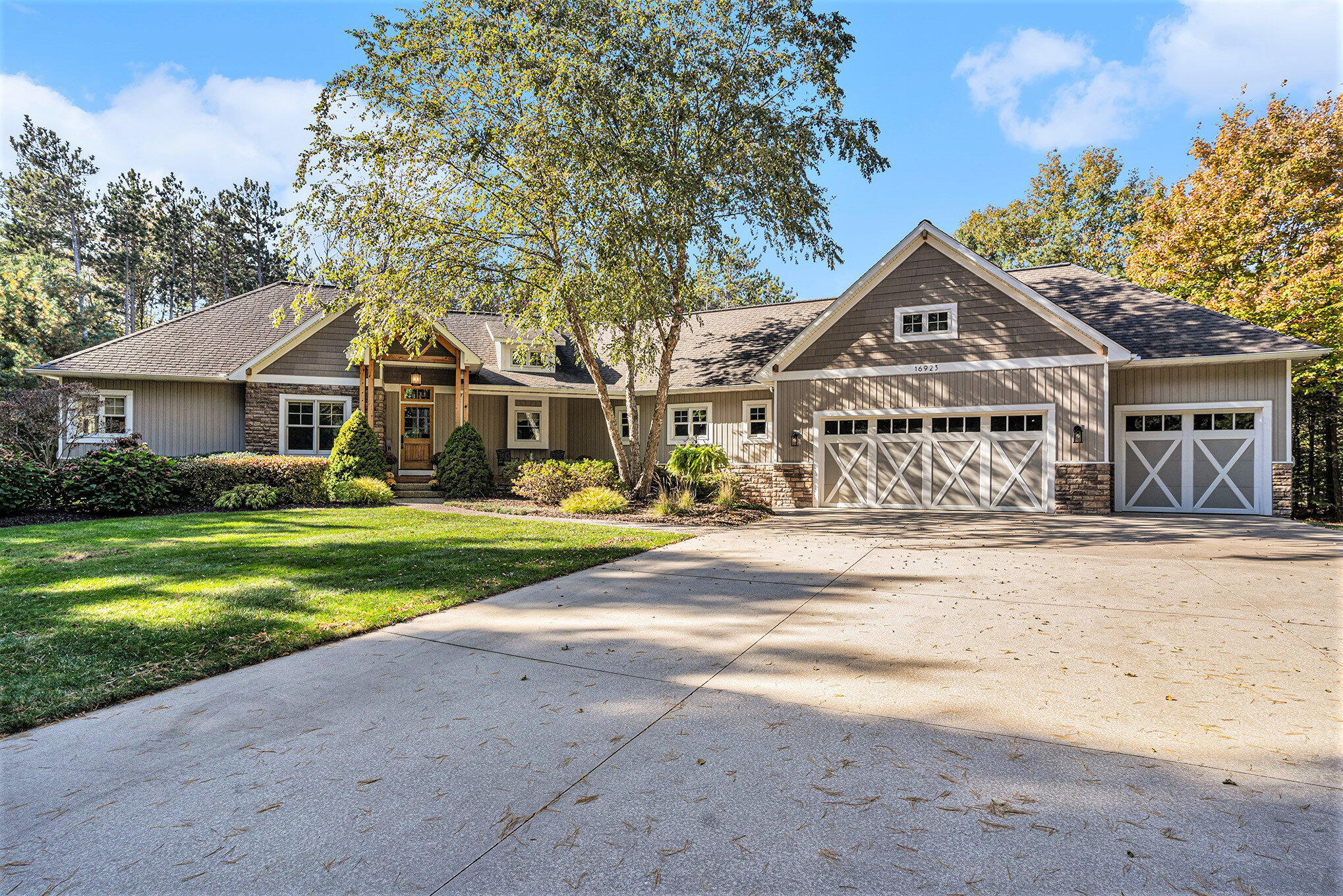 16923 Eagle Lake Drive, For Sale in Holland Zoocasa