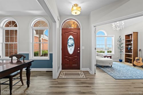 9032 Palmers Way Dr, Fenton, MI, 48430-9271 | Card Image