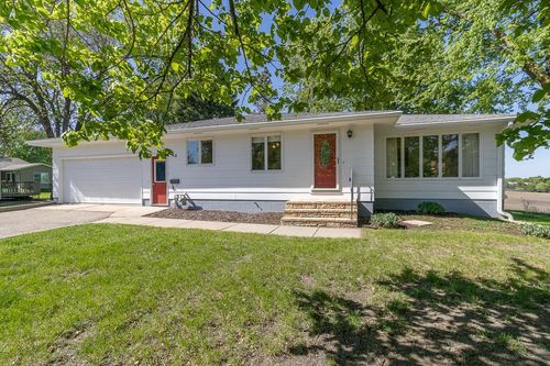 468 E Washington St, Le Center, MN, 56057-1736 | Card Image