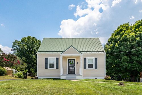 705 Vine St, Bedford, VA, 24523-2629 | Card Image
