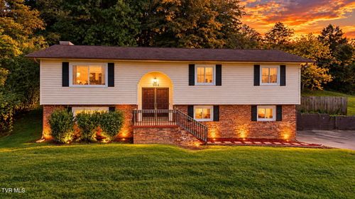 904 S Sherbrooke Cir, Mount Carmel, TN, 37645-4052 | Card Image
