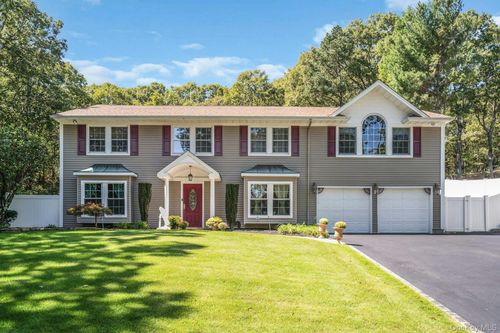 43 Stonehurst Ln, Dix Hills, NY, 11746-7927 | Card Image