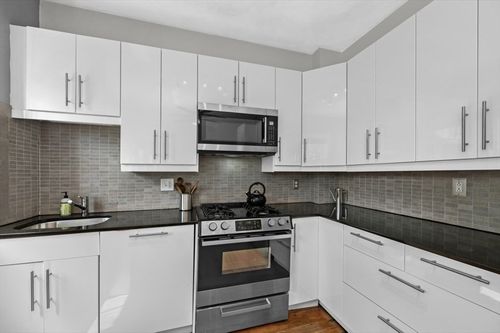 apt-8-14 Linden St, Brookline, MA, 02445-7813 | Card Image