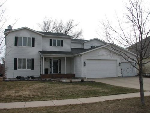 916 42nd Ave N, Fargo, ND, 58102-5310 | Card Image
