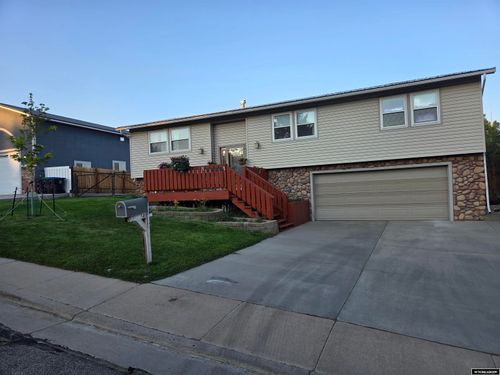 2330 New Hampshire St, Green River, WY, 82935-6214 | Card Image