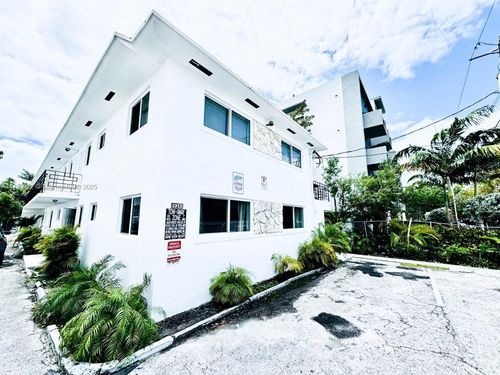 828 Sw 2nd St, Miami, FL, 33130-1226 | Card Image