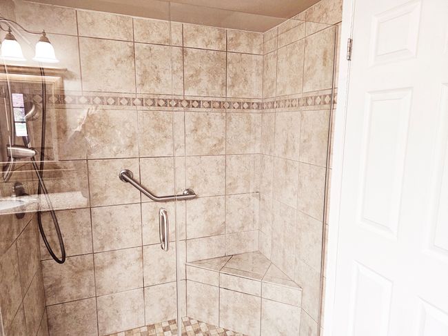 BUILT IN SHOWER SEAT | Image 19