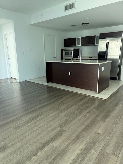 apt-1517-1900 N Bayshore Dr, Miami, FL, 33132-3007 | Card Image