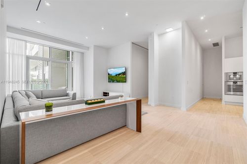 unit-210-4701 N Meridian Ave, Miami Beach, FL, 33140-2952 | Card Image