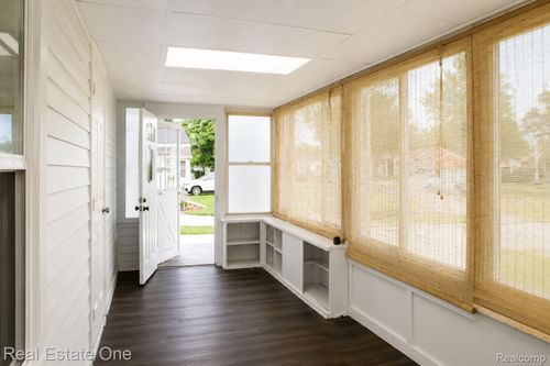 18475 Hazelwood St, Roseville, MI, 48066-2919 | Card Image