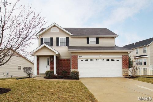 210 Stone Run Blvd, Wentzville, MO, 63385-3270 | Card Image
