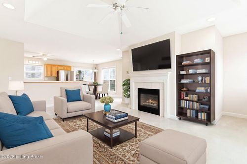 202-6015 Wooded Creek Dr, Louisville, KY, 40291-2194 | Card Image