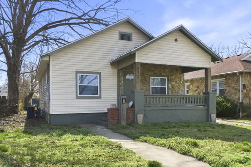 812 W Pershing St, Springfield, MO, 65806-1916 | Card Image