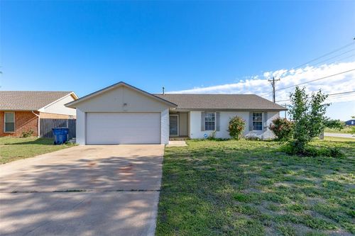 907 W Tesio Way, Mustang, OK, 73064-2333 | Card Image