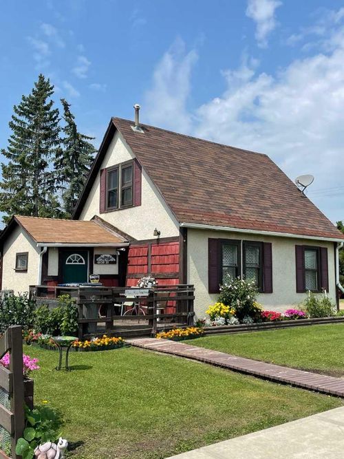 4630 53 Street, Mayerthorpe, AB, T0E1N0 | Card Image