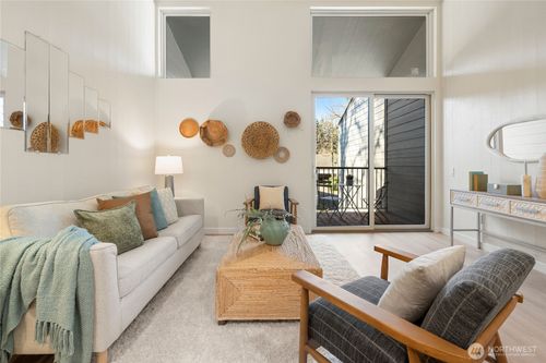 apt-19-6439 139th Ave Ne, Redmond, WA, 98052-4529 | Card Image