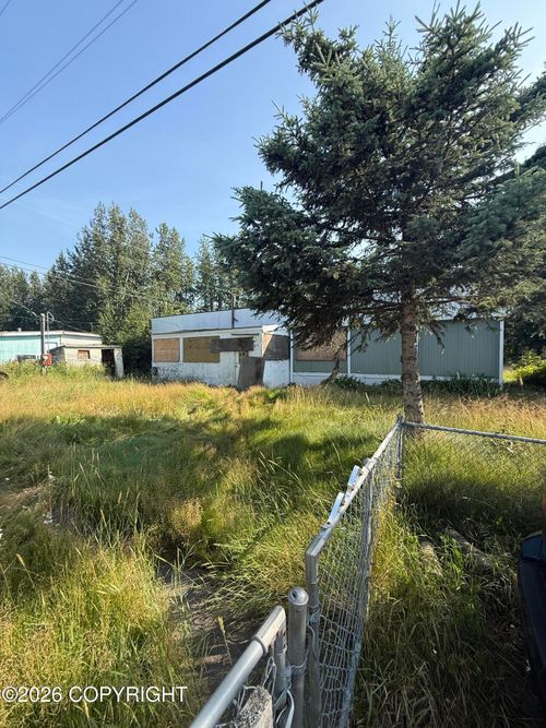 617 Kim Pl, Anchorage, AK, 99504-2105 | Card Image