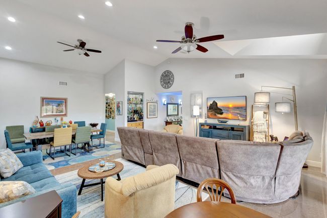 6700 Versailles Ct, Condo with 3 bedrooms, 3 bathrooms and null parking in Lake Worth FL | Image 18