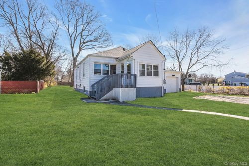 37 Saint Nicholas Avenue, Brookhaven, NY, 11755 | Card Image