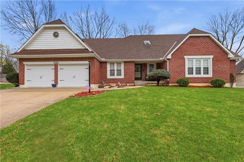 2200 Fawn Dr, Blue Springs, MO, 64015-6441 | Card Image