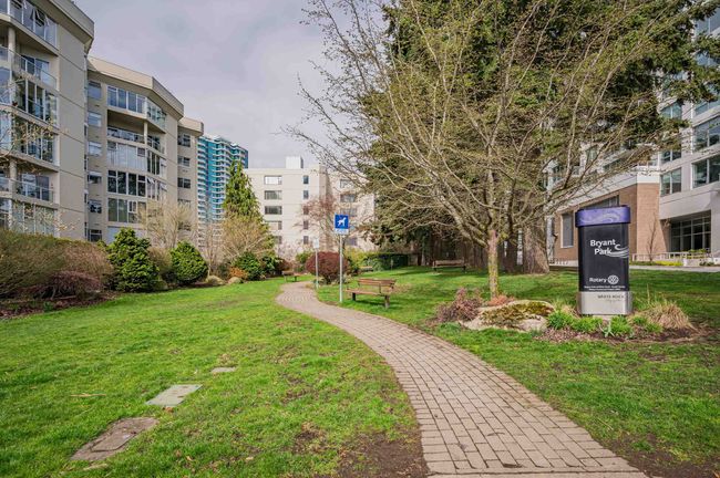 203 - 15165 Thrift Avenue, Condo with 2 bedrooms, 2 bathrooms and 1 parking in White Rock BC | Image 3