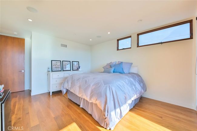 104 Manhattan Ave, Townhouse with 4 bedrooms, 4 bathrooms and 4 parking in Manhattan Beach CA | Image 20