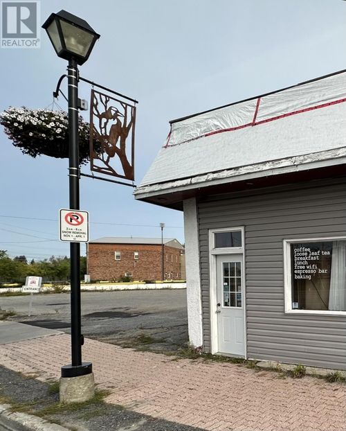 122 Scott St, Fort Frances, ON, P9A1G6 | Card Image