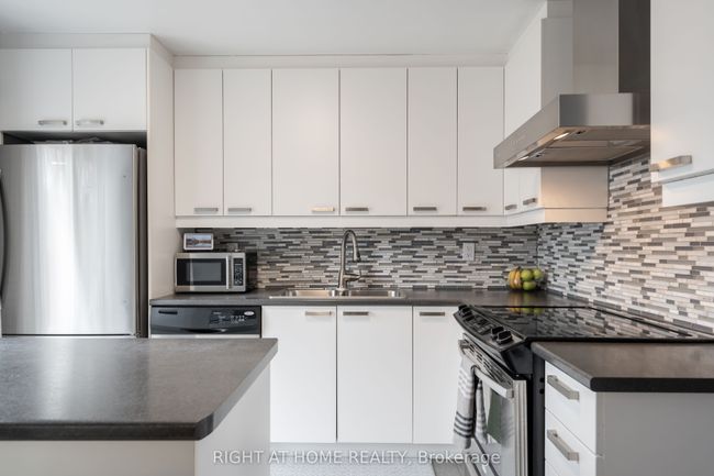 619 Beckworth Sq, House other with 3 bedrooms, 2 bathrooms and 4 parking in Pickering ON | Image 10