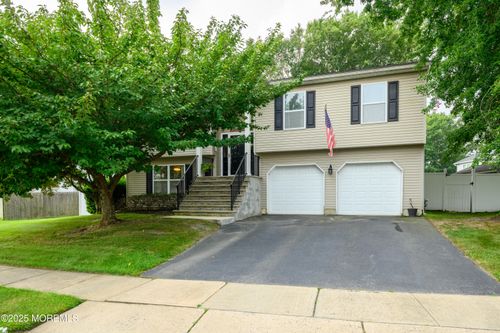 18 Fella St, Howell, NJ, 07731-2781 | Card Image