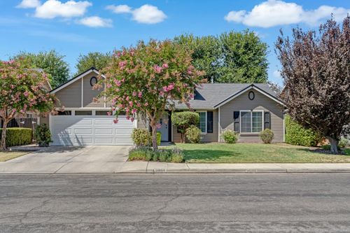 2594 E Kelso Avenue, Fresno, CA, 93720 | Card Image