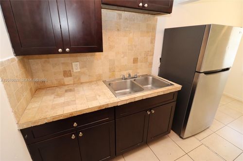 2-3960 Nw 31st Ter, Lauderdale Lakes, FL, 33309-4975 | Card Image