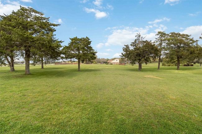 275 Saegert Rd, House other with 4 bedrooms, 2 bathrooms and 4 parking in Paige TX | Image 6