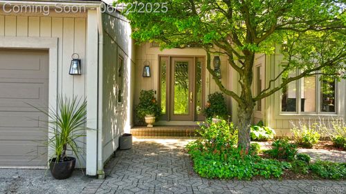 197 Skyline Dr, Milford, MI, 48380-3962 | Card Image