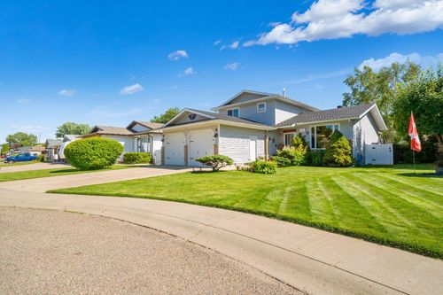 1630 31 St Se, Medicine Hat, AB, T1A8J8 | Card Image