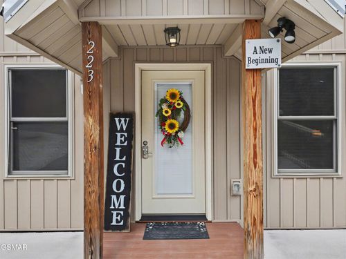 223 Chimney Tops Way, Gatlinburg, TN, 37738 | Card Image