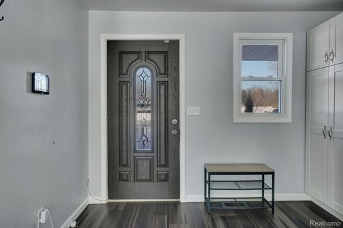 2514 N Genesee Rd, Burton, MI, 48509-1136 | Card Image