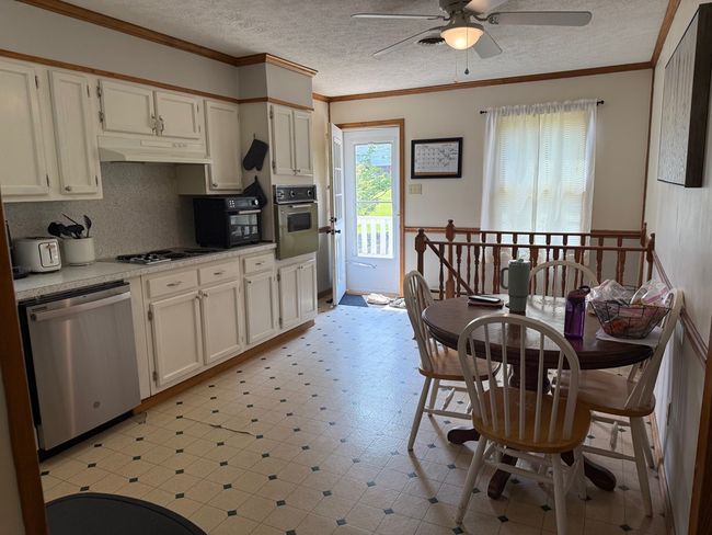 10636 Arbor Rd, House other with 3 bedrooms, 2 bathrooms and 1 parking in Wise VA | Image 6
