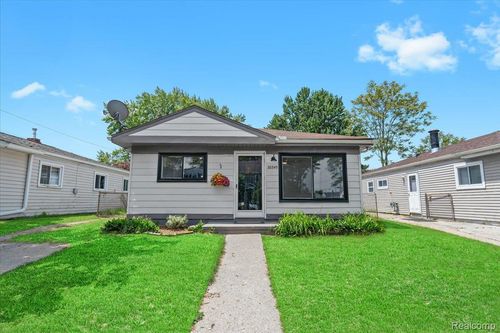 20349 Floral St, Livonia, MI, 48152-2323 | Card Image