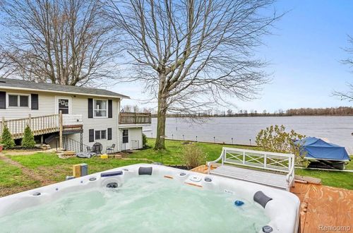 4991 Lakeview Dr, Coral, MI, 49322-9726 | Card Image