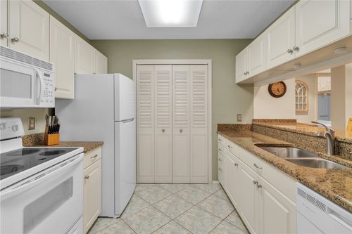 204-43 Plantation Dr, Vero Beach, FL, 32966-8208 | Card Image