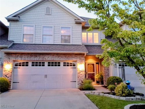 303 Lakewick Ln, Willowick, OH, 44095-4608 | Card Image