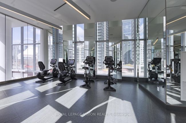 2104 - 10 York St, Condo with 2 bedrooms, 1 bathrooms and null parking in Toronto ON | Image 34