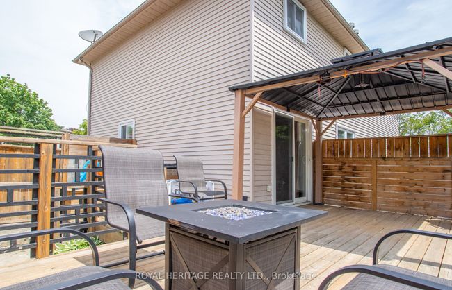 621 Cobblehill Dr, House attached with 4 bedrooms, 3 bathrooms and 3 parking in Oshawa ON | Image 29